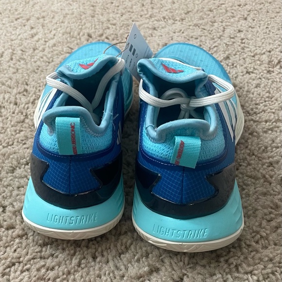 Adidas tennis/court shoe - Picture 3 of 11